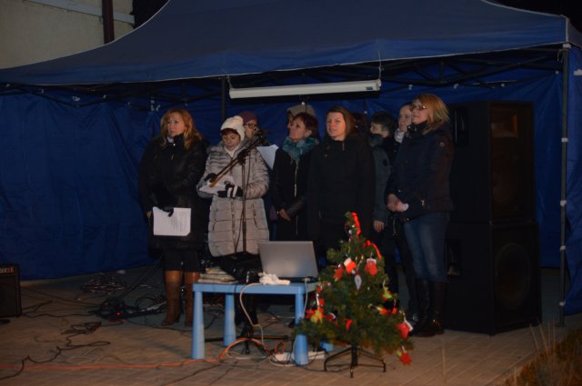 Karácsonyi koncert az oviudvaron